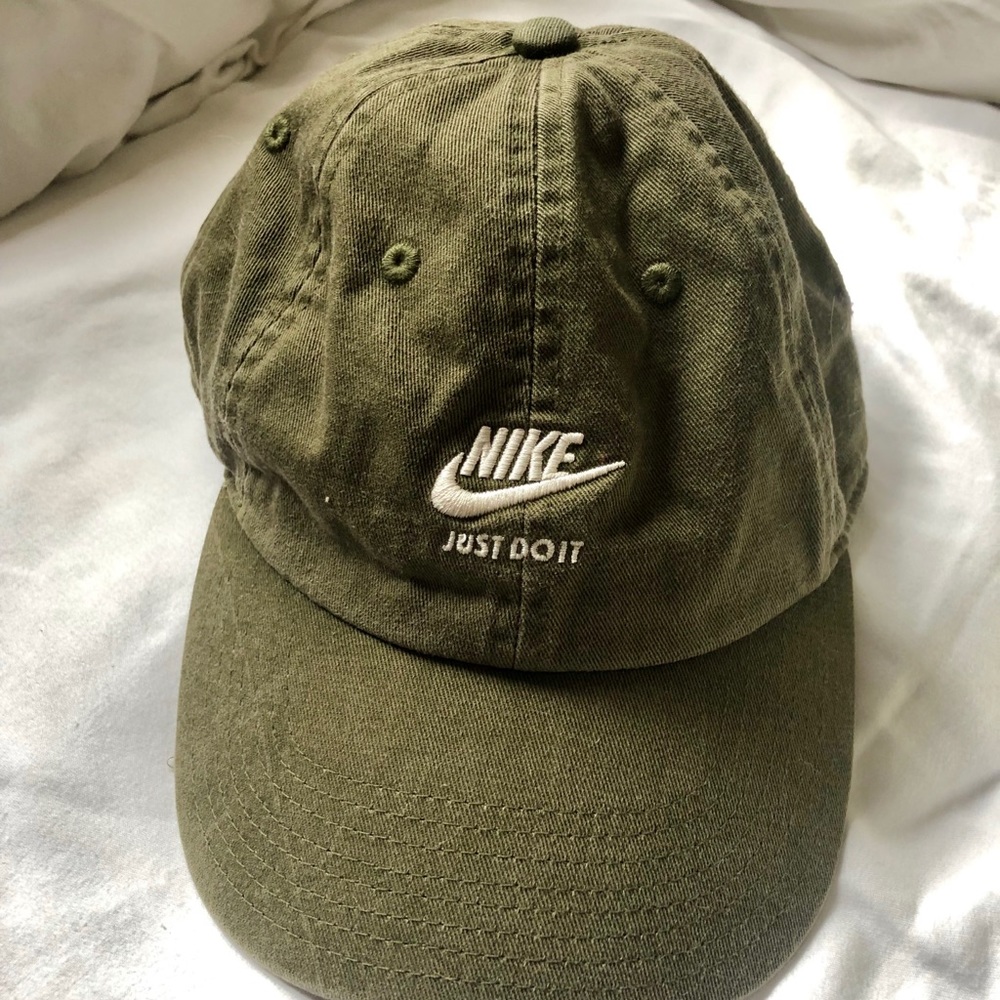 Nike Women’s Legacy Baseball Hat